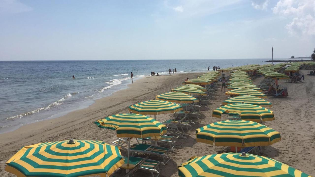 Centro Vacanze Lido Smeraldo Frigole Exterior foto